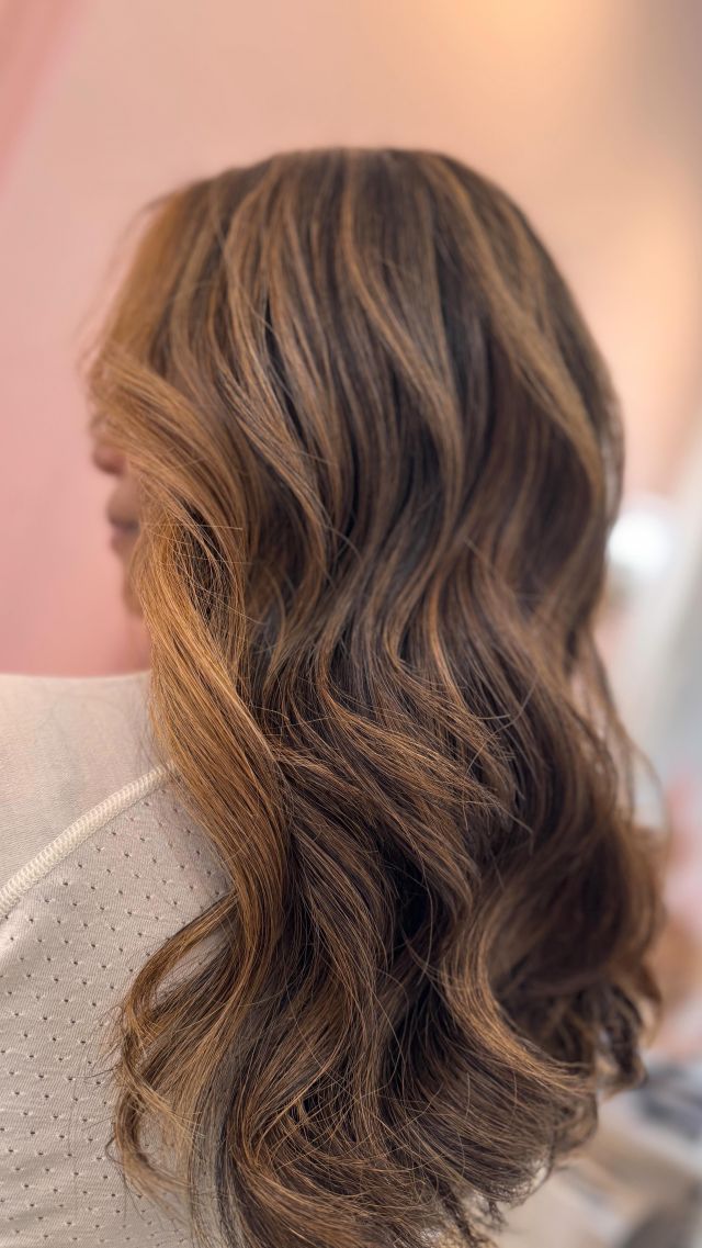 #honeyblonde always hits the sweet spot! 

Have you booked your holiday hair?

#honeyblondehair #bronde #fallhair #fallhaircolor #curlyhair #bighairdontcare #naturalhair #nyc #nycsalon #eastvillage #eastvillagenyc